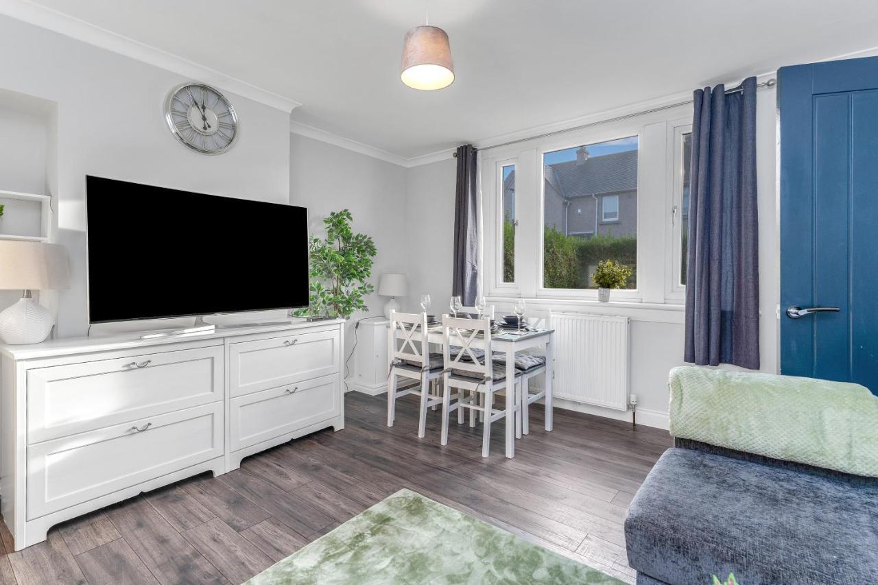 Modern & Spacious 2 Bedroom House - Free Parking - Front & Back Garden - Private Main Door Entrance Edinburgh Dış mekan fotoğraf