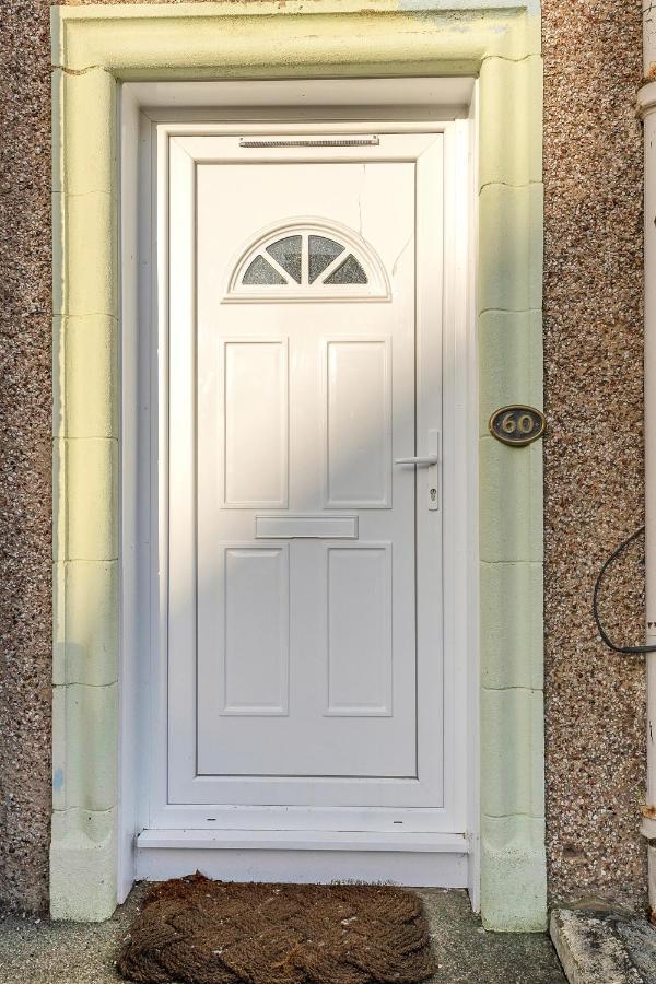 Modern & Spacious 2 Bedroom House - Free Parking - Front & Back Garden - Private Main Door Entrance Edinburgh Dış mekan fotoğraf
