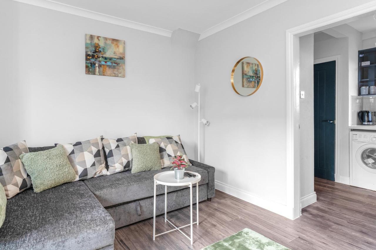 Modern & Spacious 2 Bedroom House - Free Parking - Front & Back Garden - Private Main Door Entrance Edinburgh Dış mekan fotoğraf