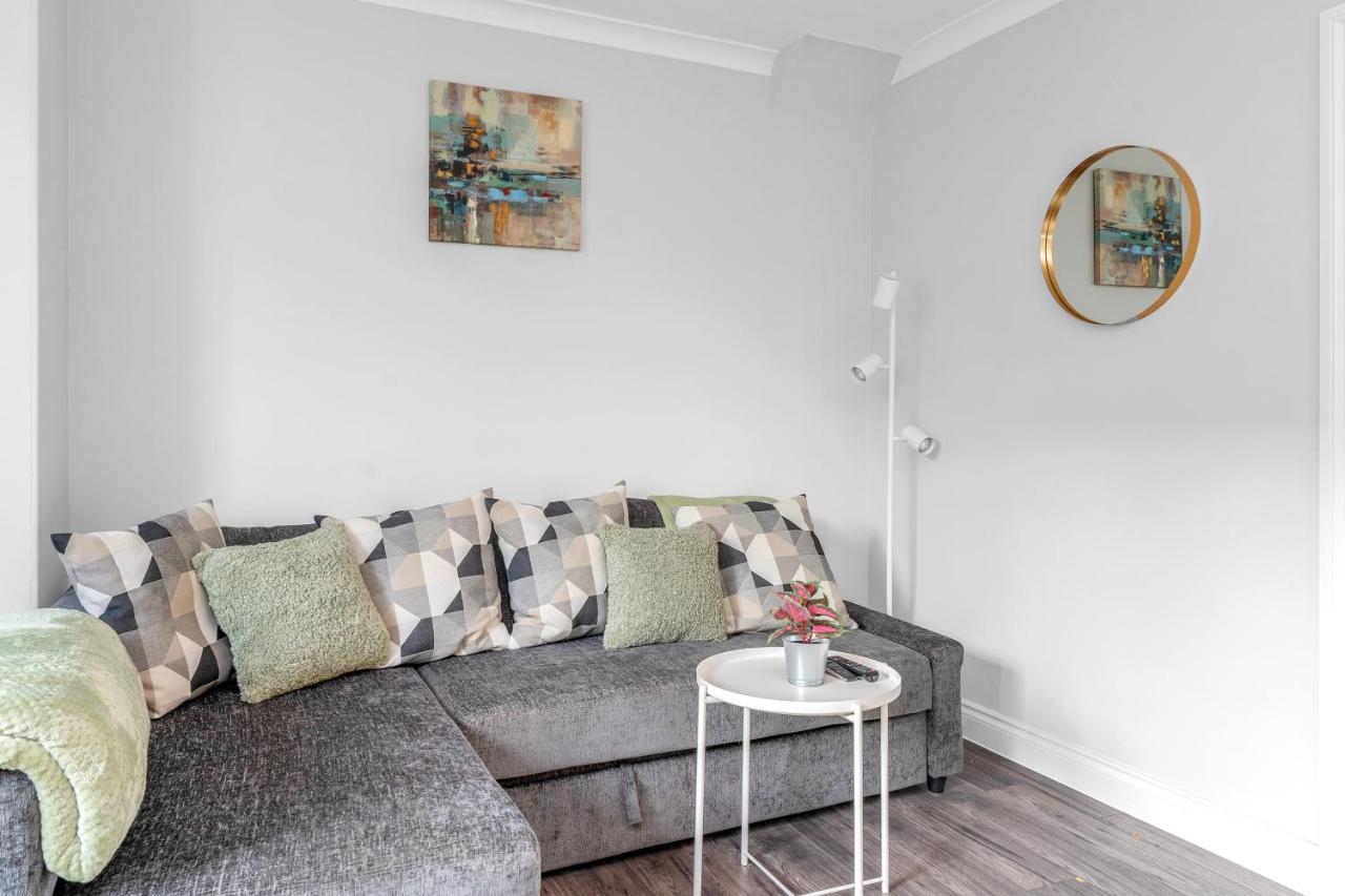 Modern & Spacious 2 Bedroom House - Free Parking - Front & Back Garden - Private Main Door Entrance Edinburgh Dış mekan fotoğraf