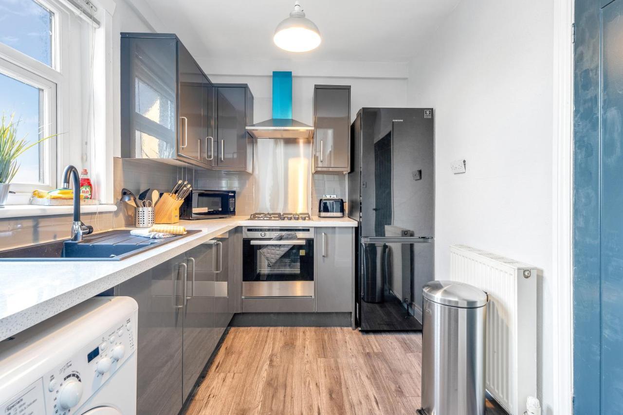 Modern & Spacious 2 Bedroom House - Free Parking - Front & Back Garden - Private Main Door Entrance Edinburgh Dış mekan fotoğraf