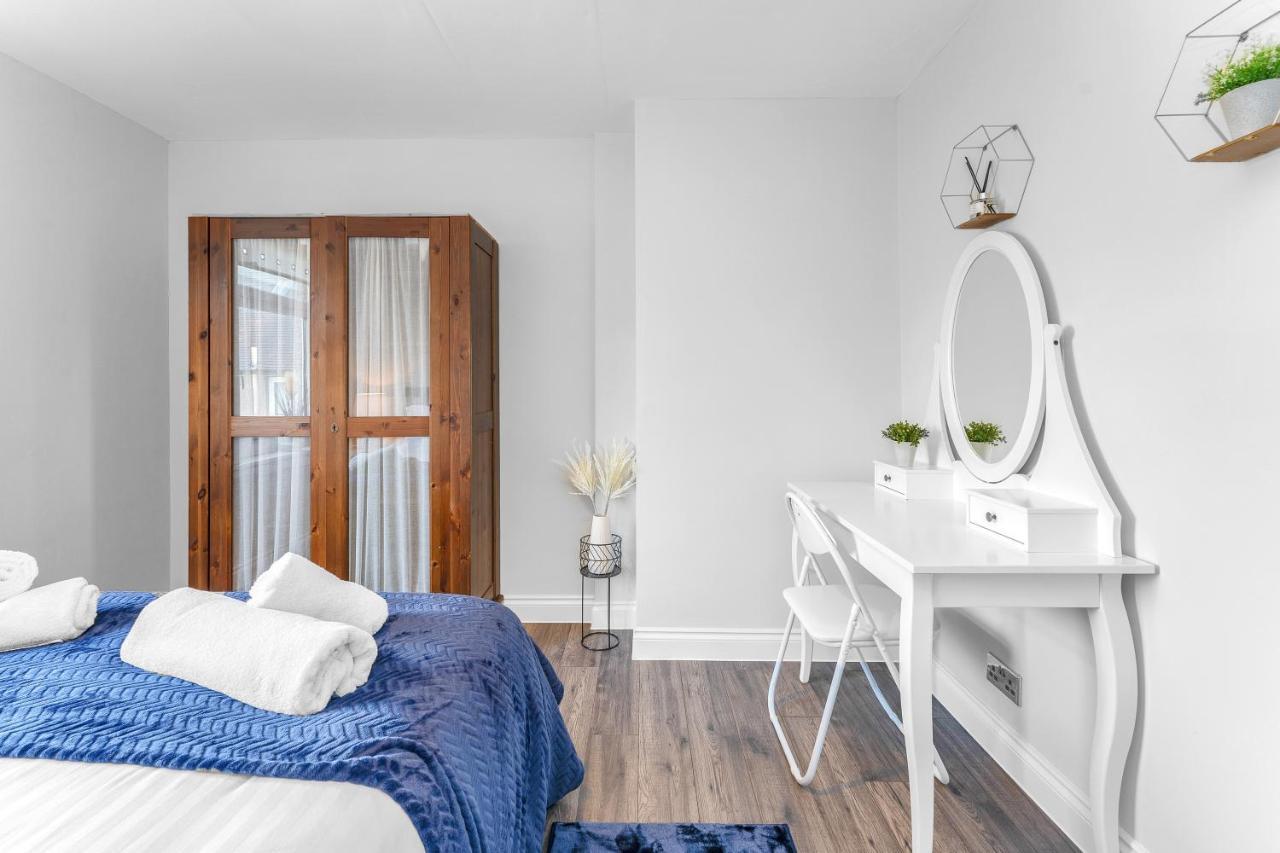 Modern & Spacious 2 Bedroom House - Free Parking - Front & Back Garden - Private Main Door Entrance Edinburgh Dış mekan fotoğraf