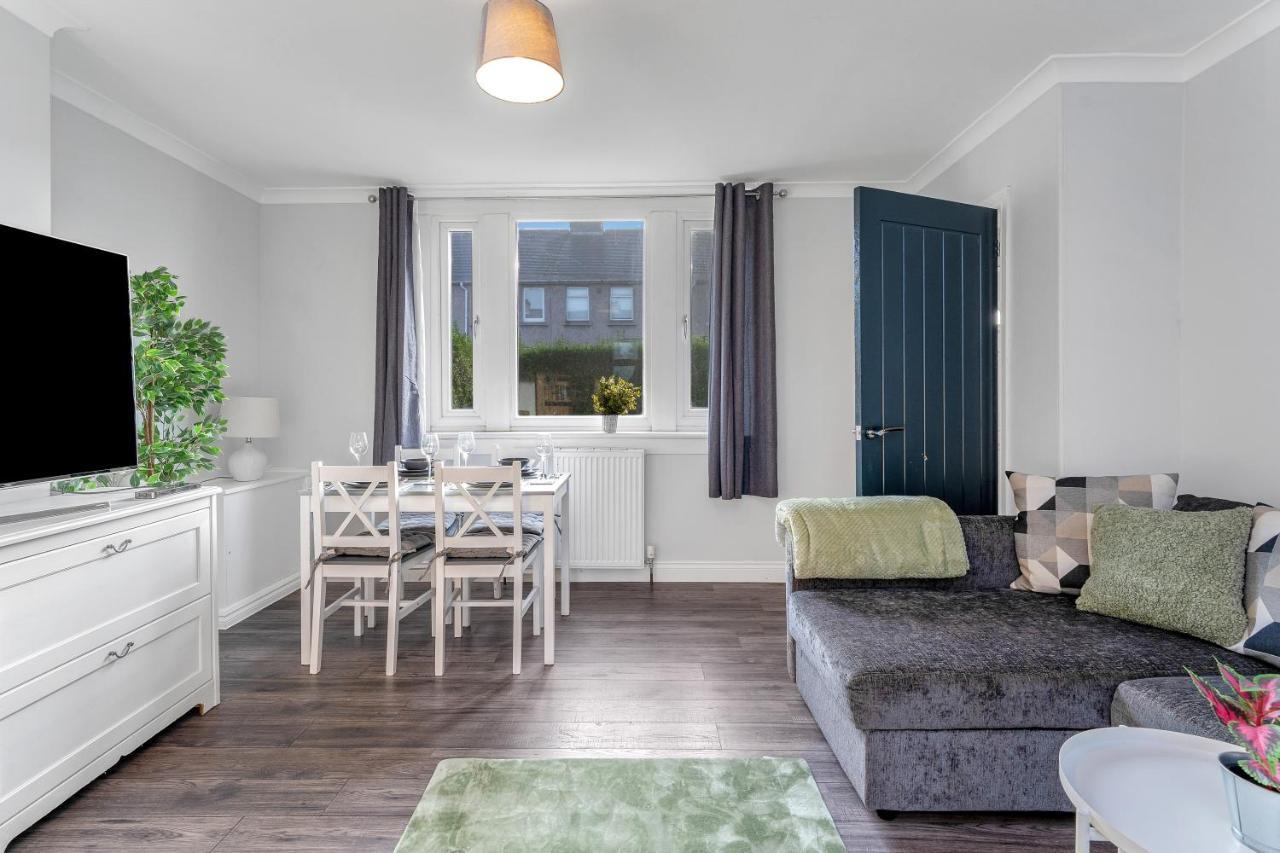 Modern & Spacious 2 Bedroom House - Free Parking - Front & Back Garden - Private Main Door Entrance Edinburgh Dış mekan fotoğraf